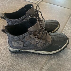 Womens sorel boots size 6